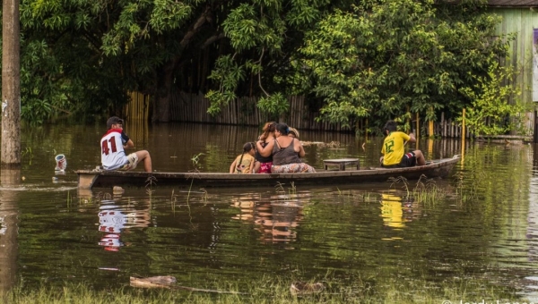 Com quase dois metros acima do transbordamento, rio Acre atinge 16 bairros em Rio Branco